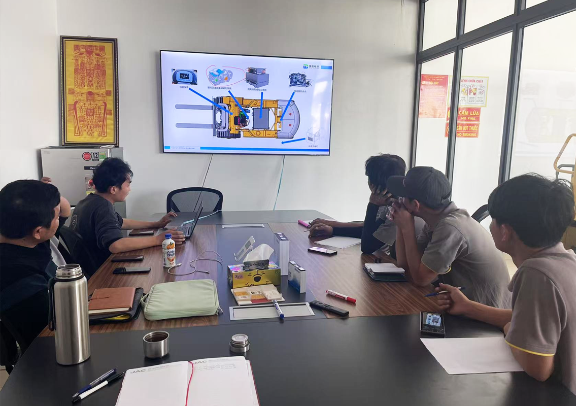 HELI Vietnam Customer Training